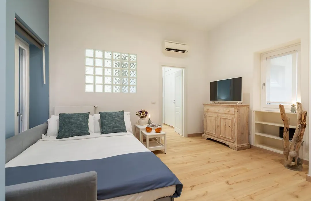 Trevi Fountain Boutique Apartment-1